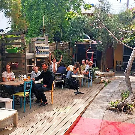 Chania Youth 18-50 Хостел