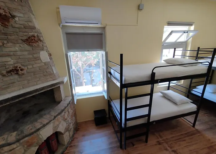 Хостел Chania Hostel Youth 18-50 *