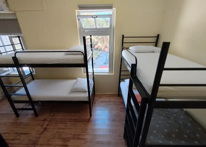 Chania Youth 18-50 旅馆